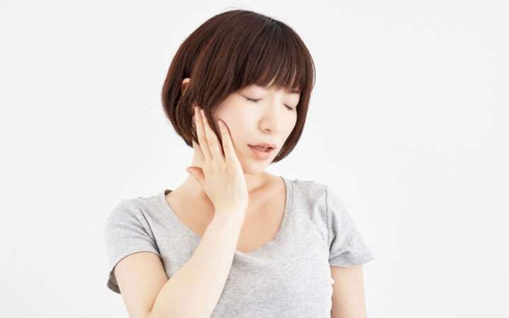 【札幌でヘッドマッサージを学ぶなら】顎が痛くてカクカク音が…これって顎関節症？
